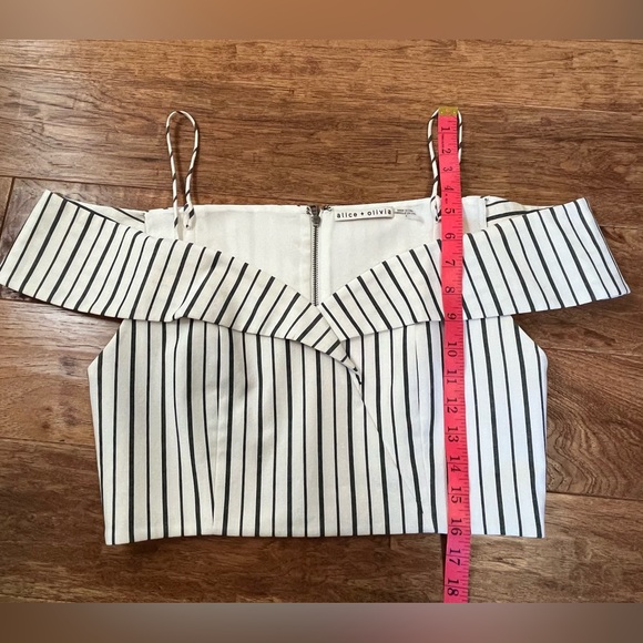 Alice + Olivia Haydee Cold Shoulder White Striped Off Crop Top, Size 8 - Picture 13 of 16
